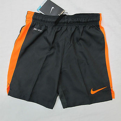 NIKE pantaloncini calcio BIMBO modello 688427-062 colore NERO/ARANCIO inverno 2015 - dodo.club