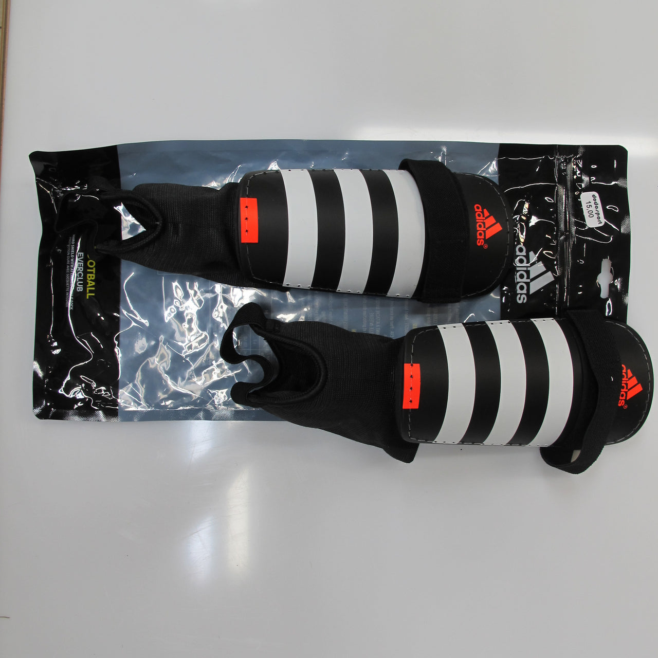 ADIDAS parastinchi calcio modello EVERCLUB AP7030 colore NERO/BIANCO giugno 2016 - dodo.club - 2